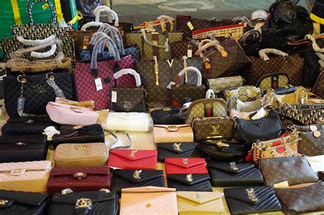 chinatown nyc louis vuitton bags|Dozens of fake designer purse vendors selling knock  .